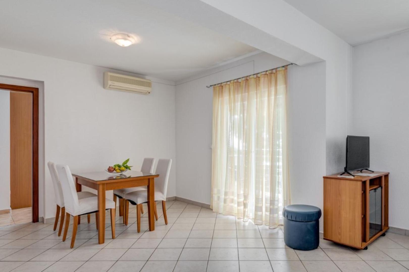 Ruza&Nikolina "1" Apartmani - บาชกาโวดา ภายนอก รูปภาพ