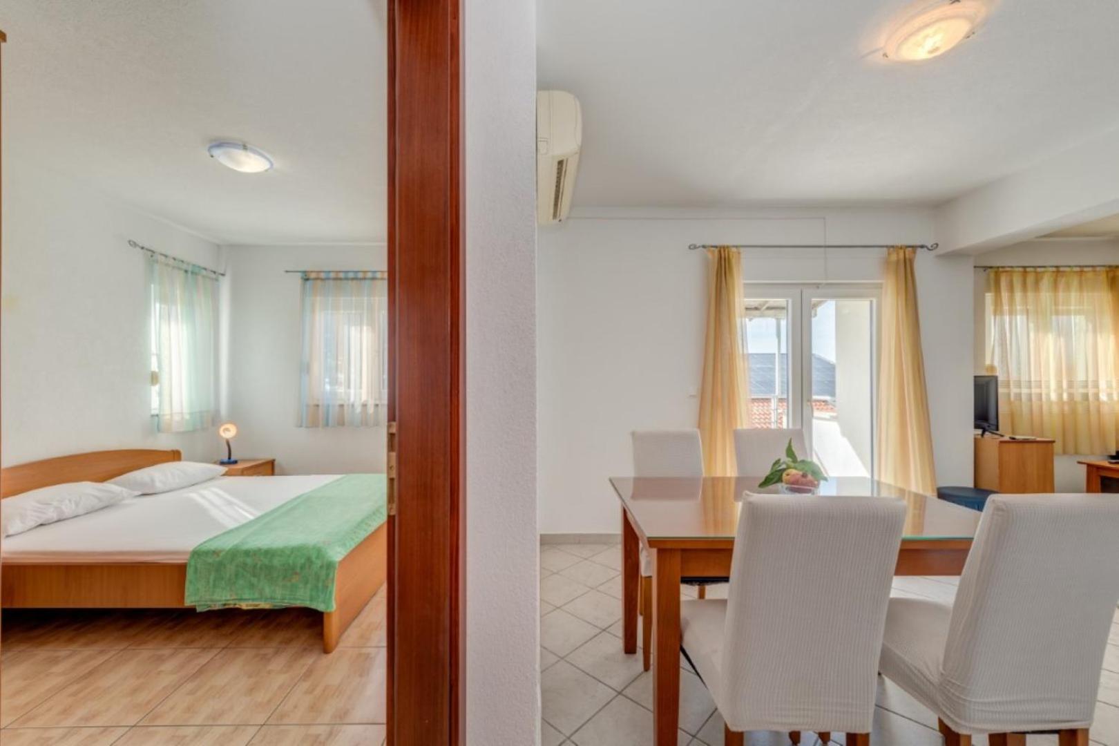 Ruza&Nikolina "1" Apartmani - บาชกาโวดา ภายนอก รูปภาพ