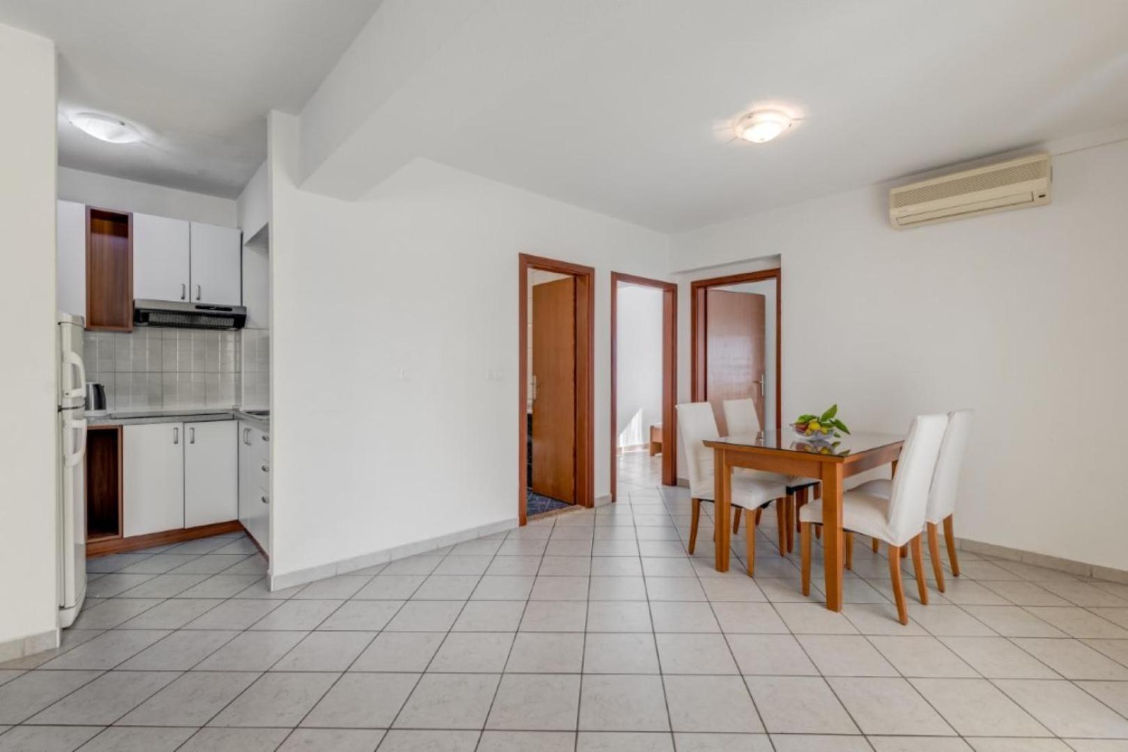 Ruza&Nikolina "1" Apartmani - บาชกาโวดา ภายนอก รูปภาพ